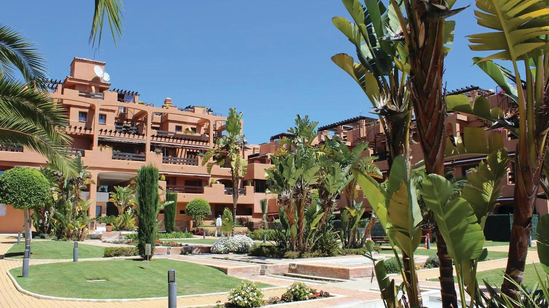 Amazing Apartment In Estepona With Sauna联系方式